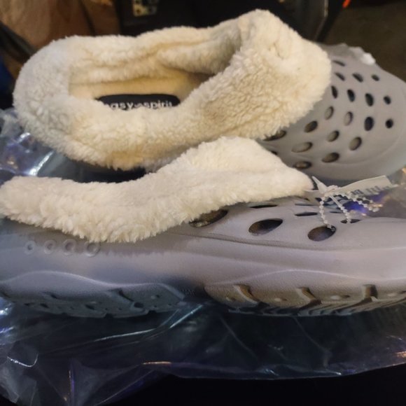 Too small. - Picture 2 of 6